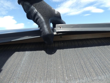 訪問営業に「屋根の板金が浮いてる」と言われたらどうすべき？悪質な板金営業の見極め方 | その他
